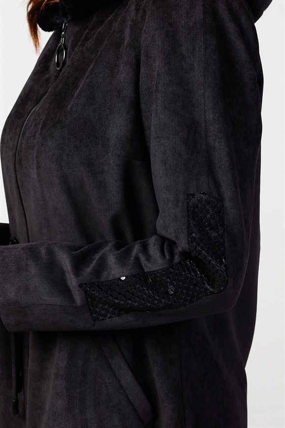 Siyah - Kapüşon Kenarı Kürklü Patchli Ceket