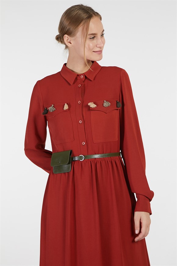 Karamel - Belden Pileli Cep Kapaklı Çanta Kemerli Elbise