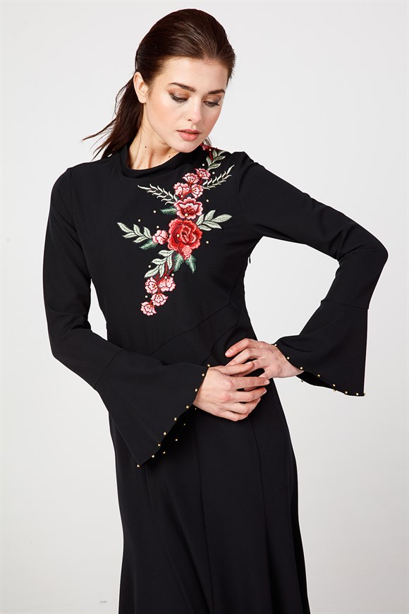 Siyah - Çiçek Nakışlı Elbise