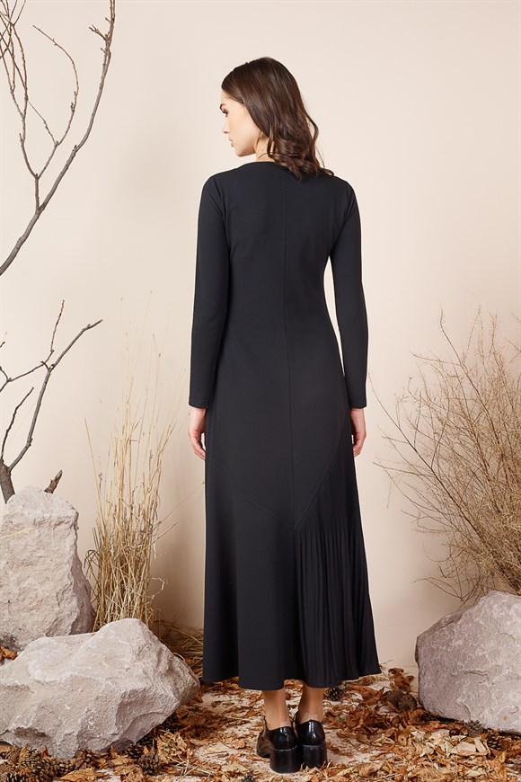 Siyah - Eteği Pilise Detaylı Elbise