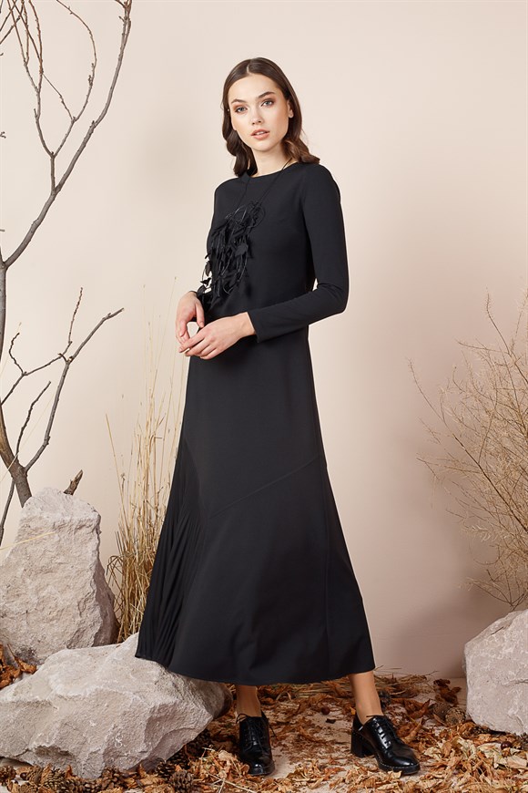 Siyah - Eteği Pilise Detaylı Elbise