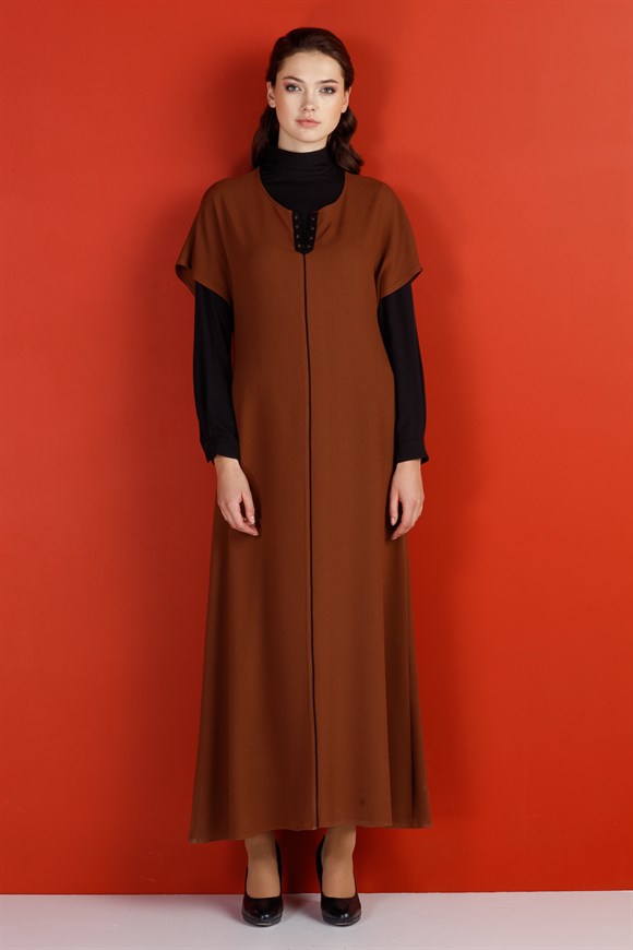 Taba - Jile Yakası Zincir Detaylı Elbiseli Takım