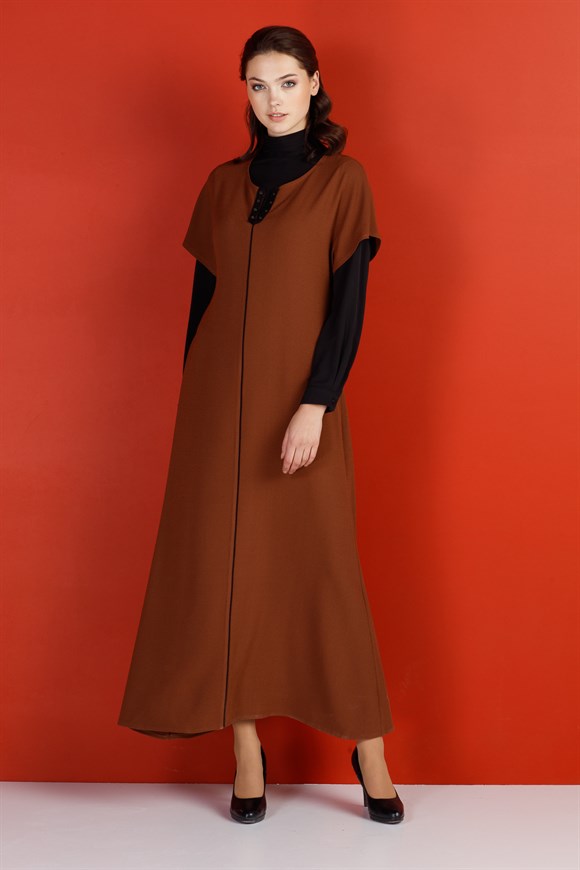 Taba - Jile Yakası Zincir Detaylı Elbiseli Takım