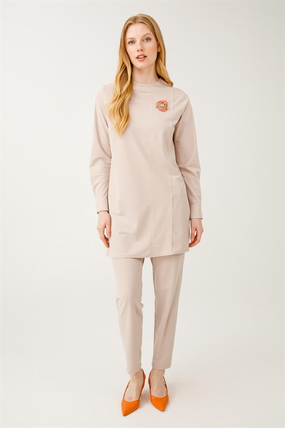 Brooch Detailed Comfortable Trousers Set - Beige