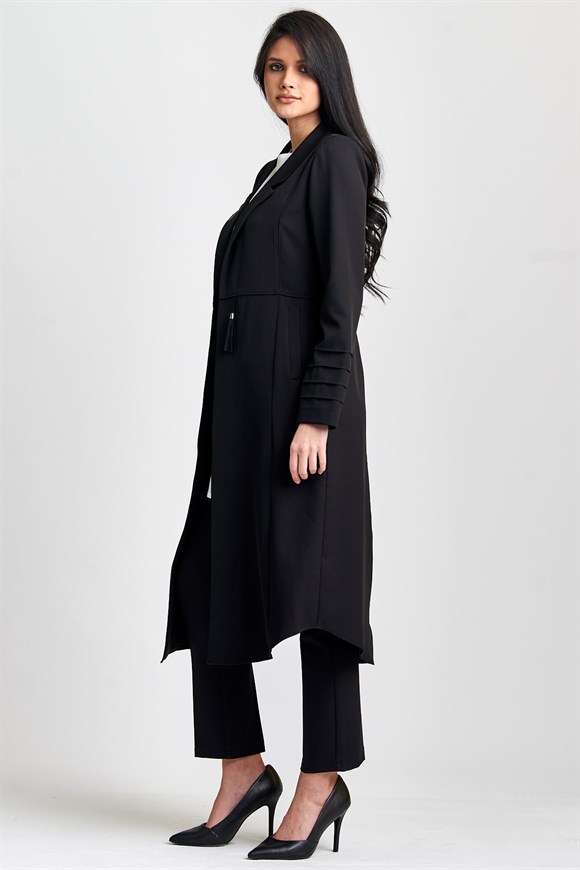 Siyah Kolları Biye Detaylı, Püskü Aksesuarlı Uzun Ceket Tunik